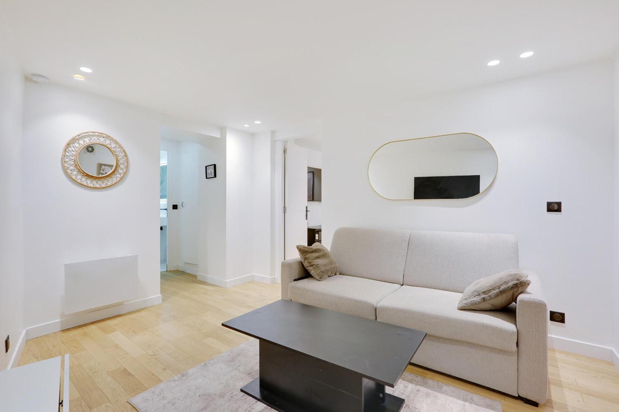 Beautiful 2 Bdr Duplex In Appartement Paris